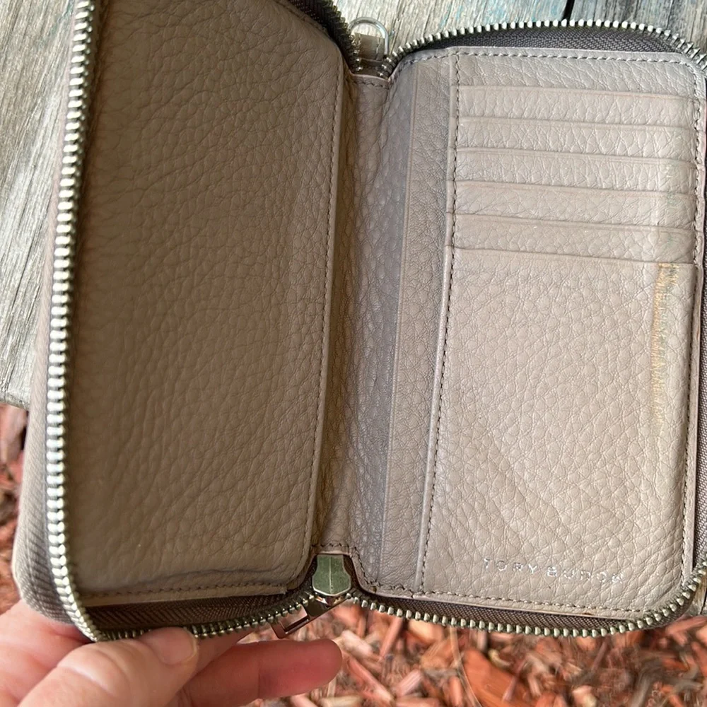 TORY BURCH Zip Wallet in Textured Leather (Light Oak) w/Double Logo~pls read!